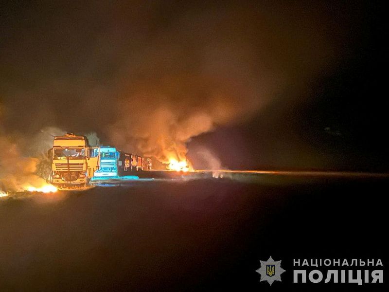 © Reuters. A view shows grain trucks which were hit by a Russian missile strike, amid Russia's attack on Ukraine, in Sumy region, Ukraine, in this handout picture released September 1, 2024. Press service of the National Police of Ukraine/Handout via REUTERS 