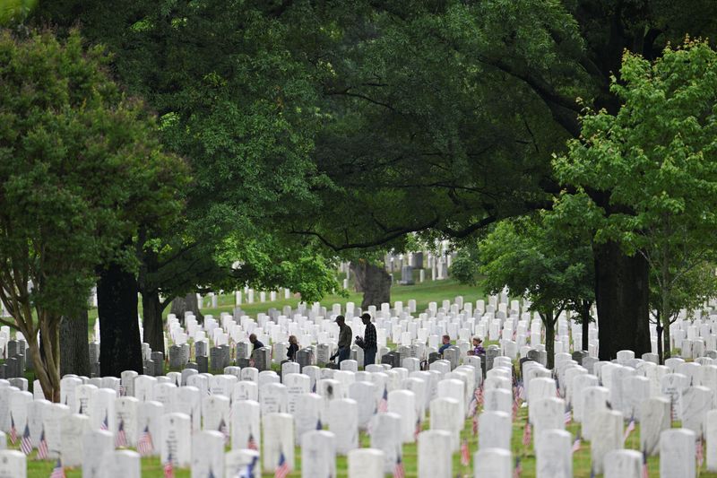 © Reuters. Section 60, Arlington National Cemetery, May 29, 2023. REUTERS/Jon Cherry