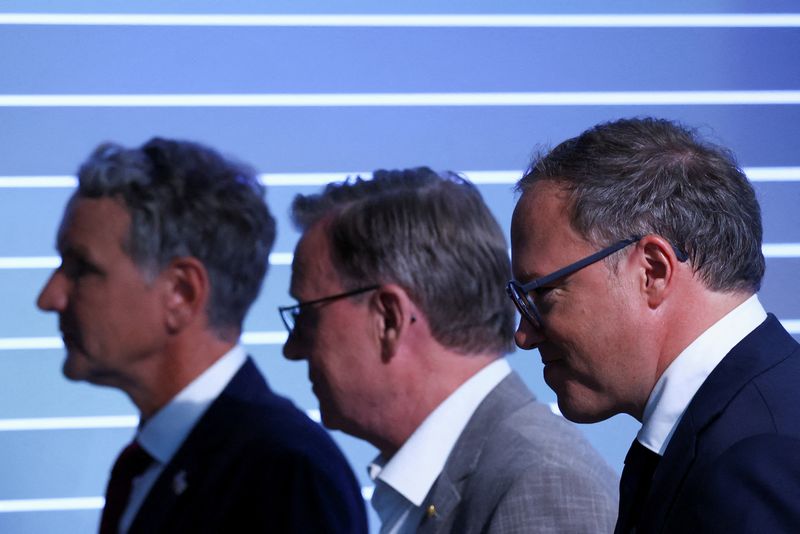 © Reuters. Thuringia State Premier Bodo Ramelow, CDU candidate Mario Voigt, and Bjorn Hocke of the AfD, Erfurt, September 1, 2024. REUTERS/Thilo Schmuelgen