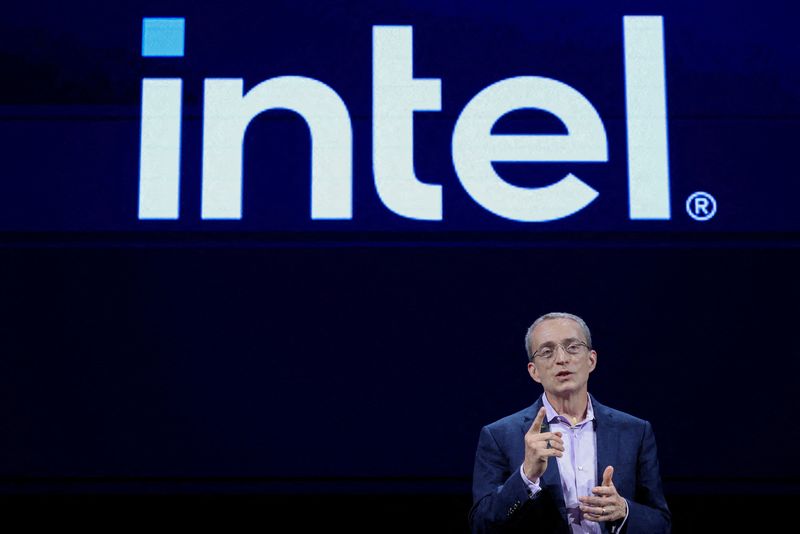 &copy; Reuters. FILE PHOTO: Intel CEO Pat Gelsinger delivers a speech at the COMPUTEX forum in Taipei, Taiwan June 4, 2024. REUTERS/Ann Wang/File Photo