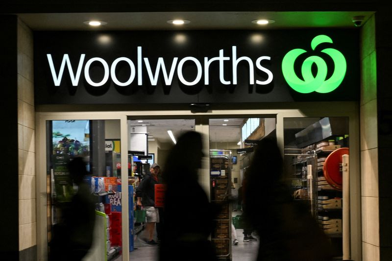 © Reuters. FILE PHOTO: People walk past a Woolworths supermarket in the Sydney Central Business District in Sydney, Australia, May 14, 2024. REUTERS/Jaimi Joy/File Photo