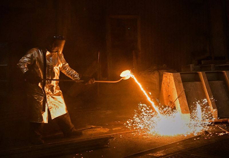 &copy; Reuters. FILE PHOTO: An employee works in a blast furnace shop at Magnitogorsk Iron and Steel Works (MMK) in the city of Magnitogorsk, Russia October 20, 2022. REUTERS/Alexander Manzyuk/File photo