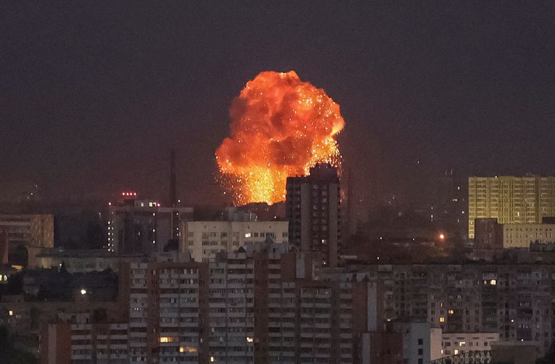 &copy; Reuters. Explosão após ataque de missil russo em Kiev, na Ucrânian02/09/2024 REUTERS/Gleb Garanich