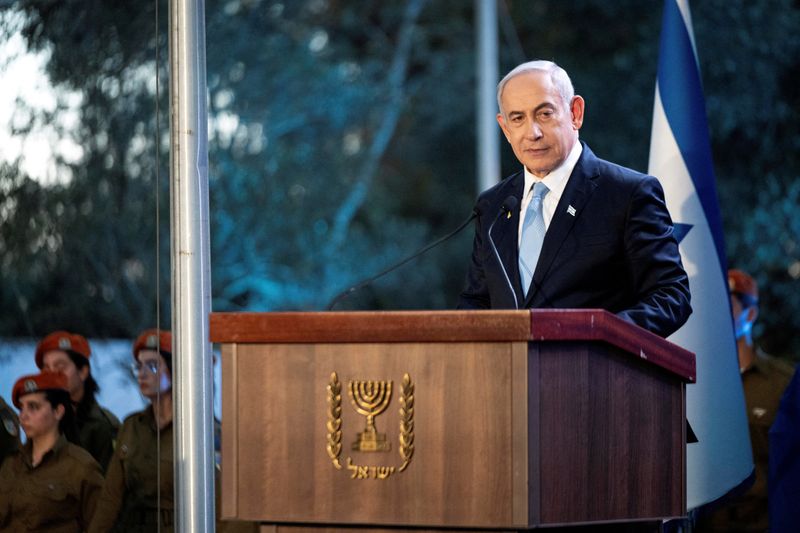 © Reuters. Israeli Prime Minister Benjamin Netanyahu speaks at a state memorial ceremony for Zeev Jabotinsky, founder of the Revisionist Zionist movement, amid the ongoing Israel-Hamas conflict at Mount Herzl military cemetery in Jerusalem, August 4, 2024. Naama Grynbaum/Pool via REUTERS/File Photo