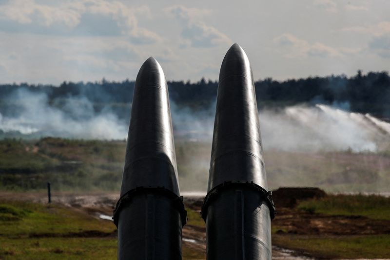 © Reuters. FILE PHOTO: 9М723 missiles, part of  Iskander-M missile complex, are seen during a demonstration at the International military-technical forum ARMY-2019 at Alabino range in Moscow Region, Russia June 25, 2019. REUTERS/Maxim Shemetov/File Photo