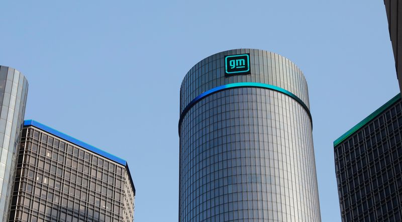 © Reuters. The new GM logo is seen on the facade of the General Motors headquarters in Detroit, Michigan, U.S., March 16, 2021. Picture taken March 16, 2021. REUTERS/Rebecca Cook/File Photo