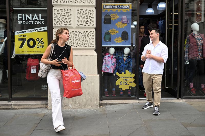 &copy; Reuters. Shoppers walk past a store in Piccadilly Circus in London, Britain, September 2, 2024. REUTERS/Jaimi Joy/ File Photo