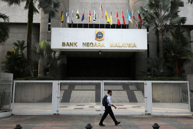 &copy; Reuters. A man walks past the entrance of Central Bank of Malaysia (Bank Negara Malaysia) in Kuala Lumpur, Malaysia, July 31, 2019. REUTERS/Lim Huey Teng/ File Photo