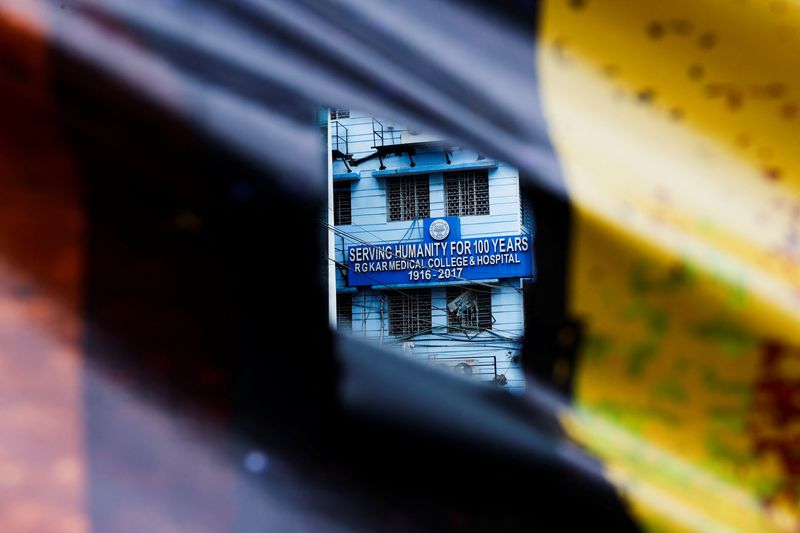 © Reuters. FILE PHOTO: A signboard of R G Kar Medical College and Hospital is seen through a poster hanging on a closed gate in Kolkata, India, August 19, 2024. REUTERS/Sahiba Chawdhary/File Photo