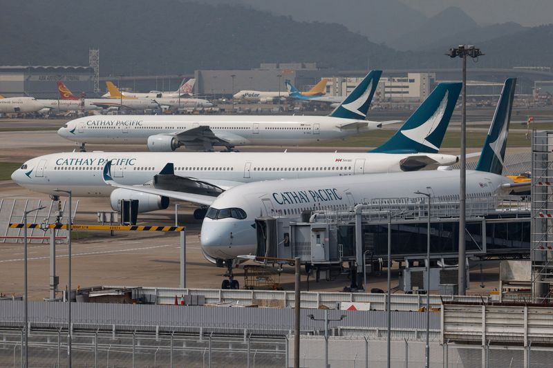 © Reuters. A Cathay Pacific Airbus A350 aircraft is seen in Hong Kong International Airport, in Hong Kong, China September 3, 2024. REUTERS/Tyrone Siu