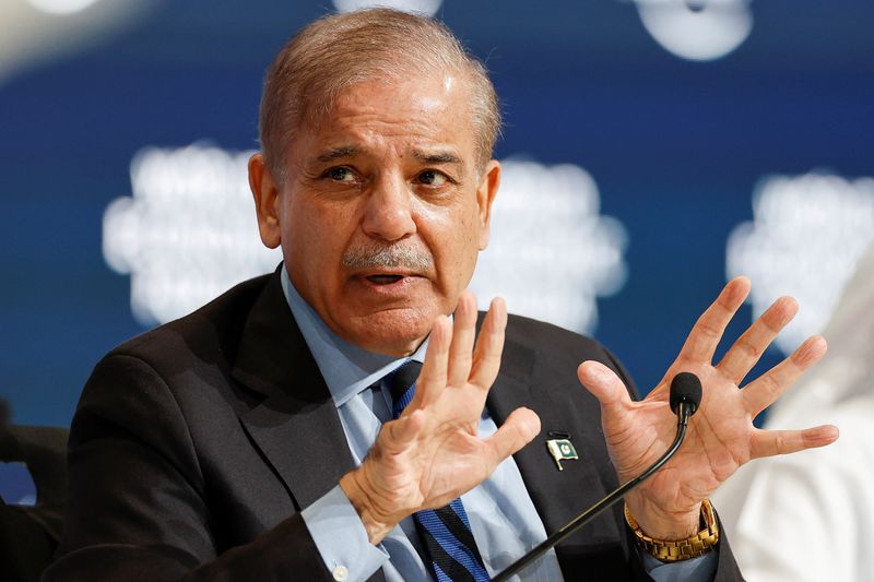 &copy; Reuters. FILE PHOTO: Pakistan's Prime Minister Shehbaz Sharif speaks at the World Economic Forum (WEF) in Riyadh, Saudi Arabia, April 28, 2024. REUTERS/Hamad I Mohammed/File Photo