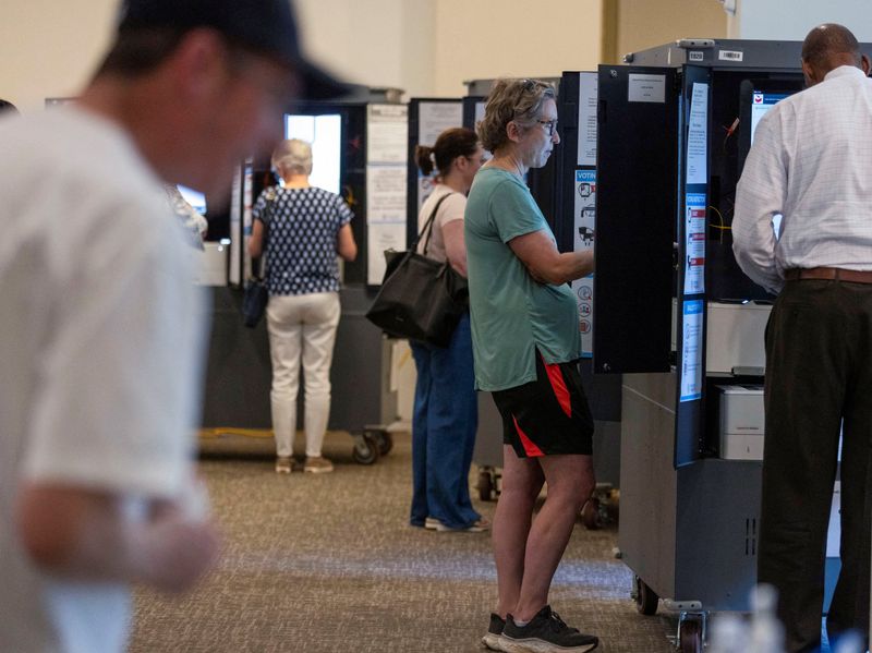 &copy; Reuters. FILE PHOTO: Fulton County voters cast their ballots during the Georgia primary on Election Day at Morningside Presbyterian Church in Atlanta, Georgia, U.S., May 21, 2024.  REUTERS/Alyssa Pointer/File Photo