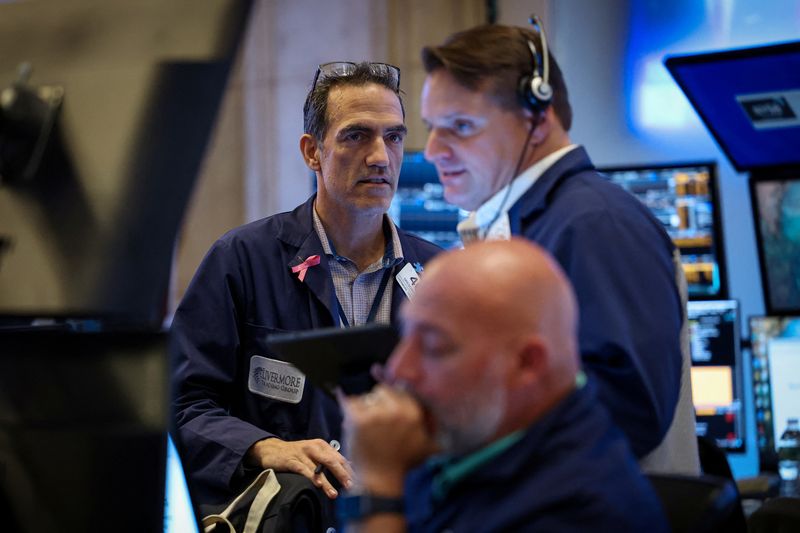 &copy; Reuters. FILE PHOTO: Traders work on the floor at the New York Stock Exchange (NYSE) in New York City, U.S., August 30, 2024.  REUTERS/Brendan McDermid/File Photo