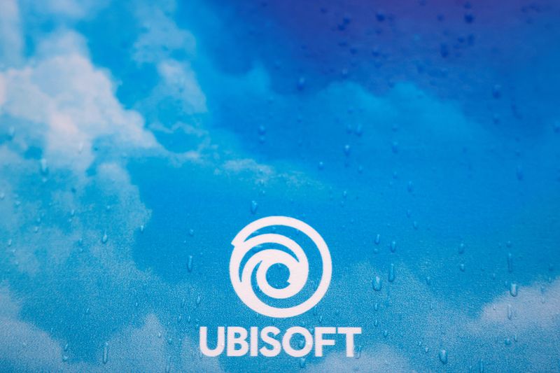 © Reuters. FILE PHOTO: A view of the Ubisoft Entertainment logo on a panel during a news conference at the company's headquarters in Saint-Mande, near Paris, France, September 8, 2022. REUTERS/Sarah Meyssonnier/File Photo