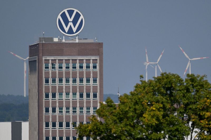 &copy; Reuters. A general view of  the Volkswagen headquarters, ahead of a Volkswagen's works council regular meeting with workers in Germany to discuss matters including progress on its cost-cutting drive, in Wolfsburg, Germany, September 3, 2024. REUTERS/Fabian Bimmer