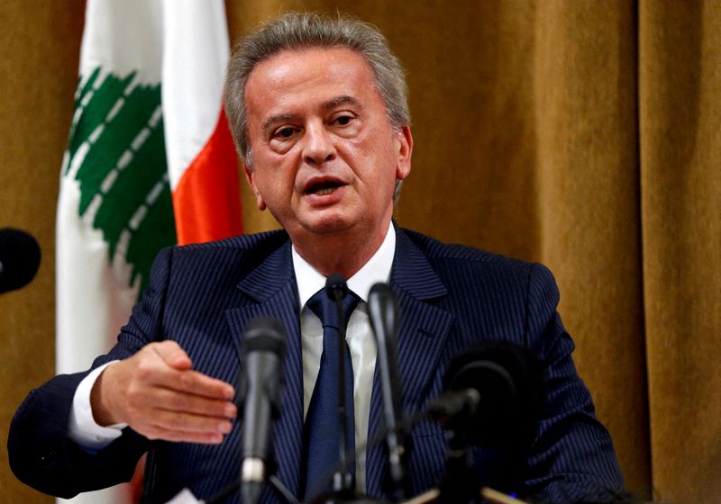 © Reuters. FILE PHOTO: Lebanon's Central Bank Governor Riad Salameh speaks during a news conference at Central Bank in Beirut, Lebanon, November 11, 2019. REUTERS/Mohamed Azakir/File Photo