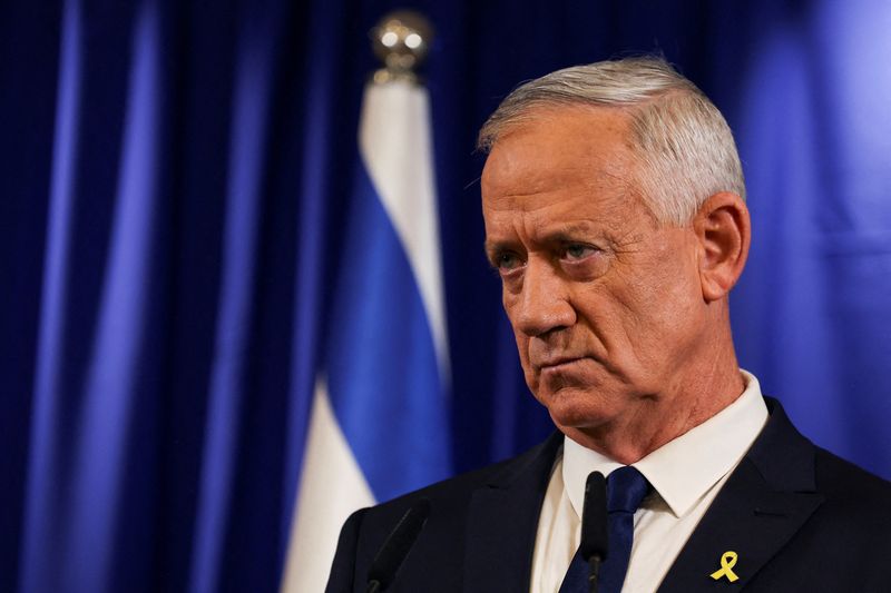 © Reuters. FILE PHOTO: Israeli Minister Benny Gantz addresses the media after his ultimatum to withdraw his centrist party from Israeli Prime Minister Benjamin Netanyahu's emergency government expired, in Ramat Gan, Israel June 9, 2024. REUTERS/Nir Elias/File Photo