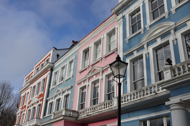 © Reuters. FILE PHOTO: A view of residential properties at Primrose Hill, in London, Britain, February 10, 2024. REUTERS/Hollie Adams/File Photo