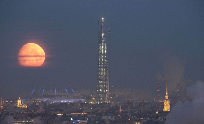 &copy; Reuters. FILE PHOTO: A general view shows the business tower Lakhta Centre (C), which is under construction, and the Saint Petersburg Stadium (L) during the sunrise in St. Petersburg, Russia March 28, 2018. REUTERS/Anton Vaganov/File Photo