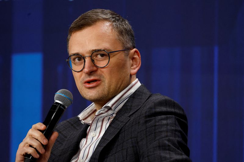 &copy; Reuters. Il Ministro degli Esteri ucraino Dmytro Kuleba partecipa alla conferenza “Ucraina. Anno 2024”, nel contesto dell'attacco della Russia all'Ucraina, a Kiev, Ucraina, 25 febbraio 2024. Foto REUTERS/Valentyn Ogirenko