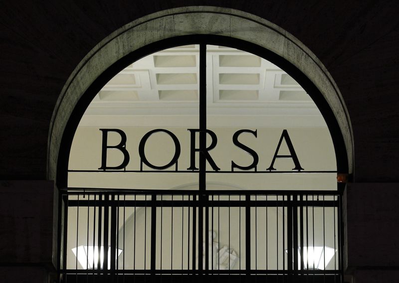 &copy; Reuters. Dettaglio dell'ingresso della Borsa di Milano.  REUTERS/Alessandro Garofalo