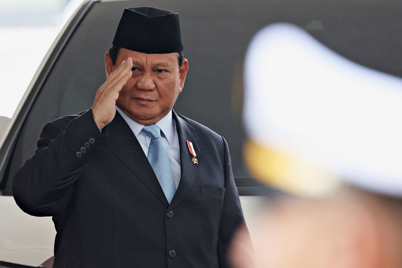 © Reuters. Indonesian President-elect Prabowo Subianto gestures as he attends the annual State of the Nation Address at the parliament building, ahead of the country's Independence Day, in Jakarta, Indonesia, August 16, 2024. REUTERS/Ajeng Dinar Ulfiana/Pool