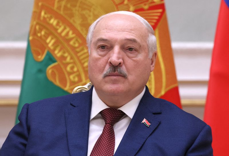 © Reuters. FILE PHOTO: Belarusian President Alexander Lukashenko attends a press briefing following talks with his Russian counterpart Vladimir Putin in Minsk, Belarus, May 24, 2024. Sputnik/Mikhail Metzel/Pool via REUTERS/File Photo