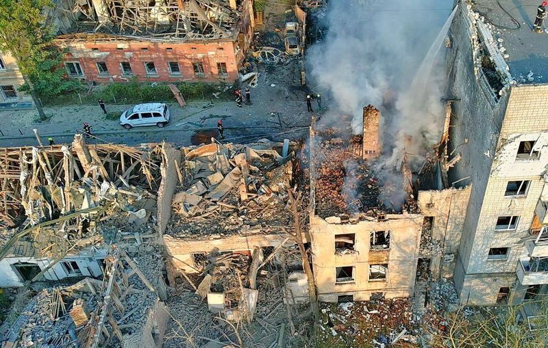 © Reuters. A drone view shows residential buildings heavily damaged during a Russian drone and missile strike, amid Russia's attack on Ukraine, in Lviv, Ukraine September 4, 2024.  Press service of the State Emergency Service of Ukraine/Handout via REUTERS