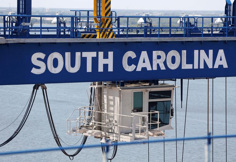 &copy; Reuters. FILE PHOTO: A crane operations booth slides to pick up a shipping container at Wando Welch Terminal operated by the South Carolina Ports Authority in Mount Pleasant, South Carolina, U.S. May 10, 2018. Picture taken May 10, 2018. REUTERS/Randall Hill/File 