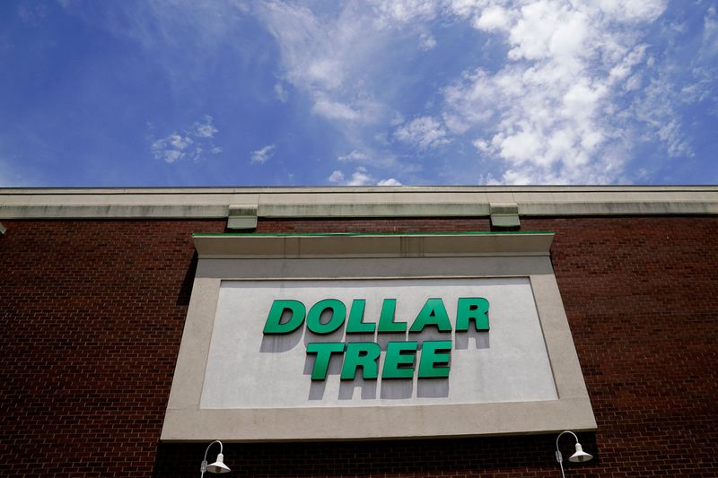 &copy; Reuters. FILE PHOTO: The Dollar Tree sign is seen outside the store in Washington, U.S., June 1, 2021. REUTERS/Erin Scott/File Photo