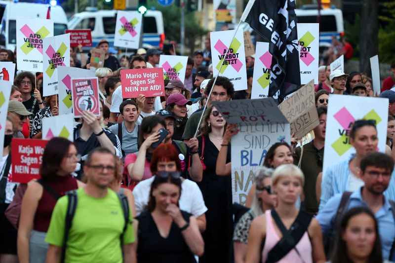 &copy; Reuters. FILE PHOTO: Protestors demonstrate against the Alternative fur Deutschland (AfD) after first exit polls in the Thuringia state elections in Erfurt, Germany, September 1, 2024. REUTERS/Christian Mang/File Photo