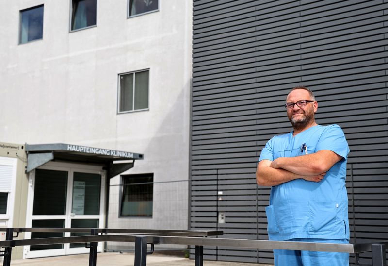 © Reuters. Syrian doctor Humam Razok poses for a picture in Soemmerda, Germany, September 03, 2024. REUTERS/Karina Hessland