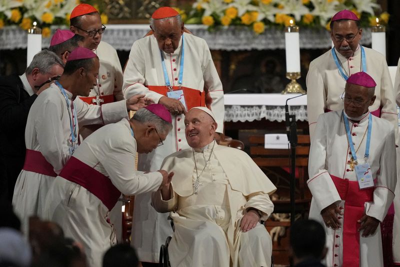 &copy; Reuters. Papa Francisco visita Catedral Jacarta n 4/9/2024   Dita Alangkara/Pool via REUTERS