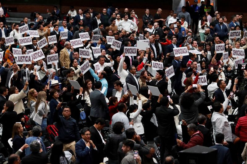 © Reuters. Lawmakers raise posters reading 