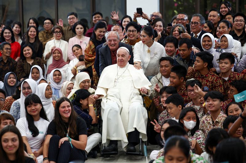 &copy; Reuters. Papa Francisco encontra-se com jovens em Jacarta, Indonésian04/09/2024nREUTERS/Guglielmo Mangiapane    