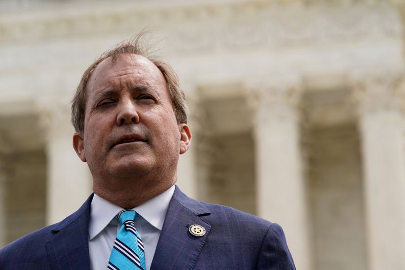 &copy; Reuters. FILE PHOTO: Texas Attorney General Ken Paxton speaks during a news conference in Washington, U.S., April 26, 2022. REUTERS/Elizabeth Frantz/File Photo