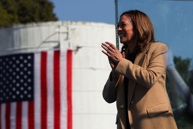 © Reuters. Democratic presidential candidate and U.S. Vice President Kamala Harris reacts during a campaign stop in North Hampton, New Hampshire, U.S., September 4, 2024. REUTERS/Brian Snyder