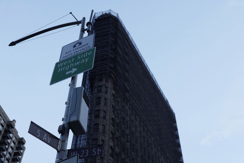 &copy; Reuters. FILE PHOTO: The Flatiron Building under construction in New York City, U.S., August 28, 2024. REUTERS/Kent J Edwards/File Photo