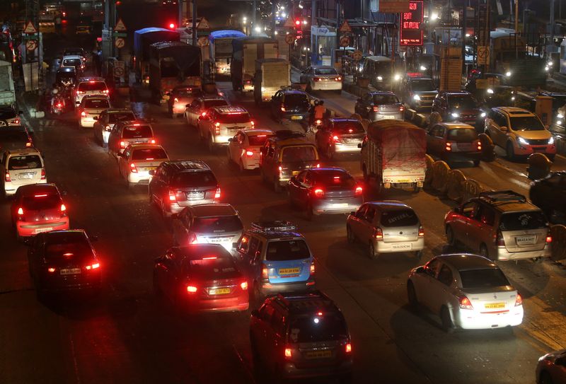 &copy; Reuters. FILE PHOTO: Vehicles are pictured at a toll post in Mumbai, India, August 13, 2019. REUTERS/Francis Mascarenhas/File Photo