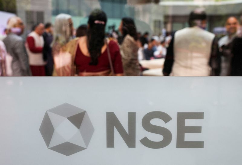 © Reuters. FILE PHOTO: People gather inside the National Stock Exchange (NSE) in Mumbai, India, August 9, 2024. REUTERS/Francis Mascarenhas/File Photo