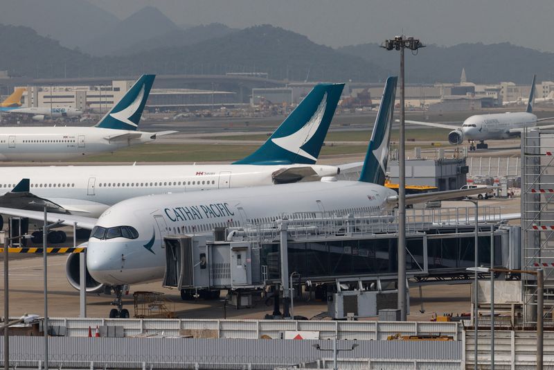 &copy; Reuters. FILE PHOTO: A Cathay Pacific Airbus A350 aircraft is seen in Hong Kong International Airport, in Hong Kong, China September 3, 2024. REUTERS/Tyrone Siu/File Photo