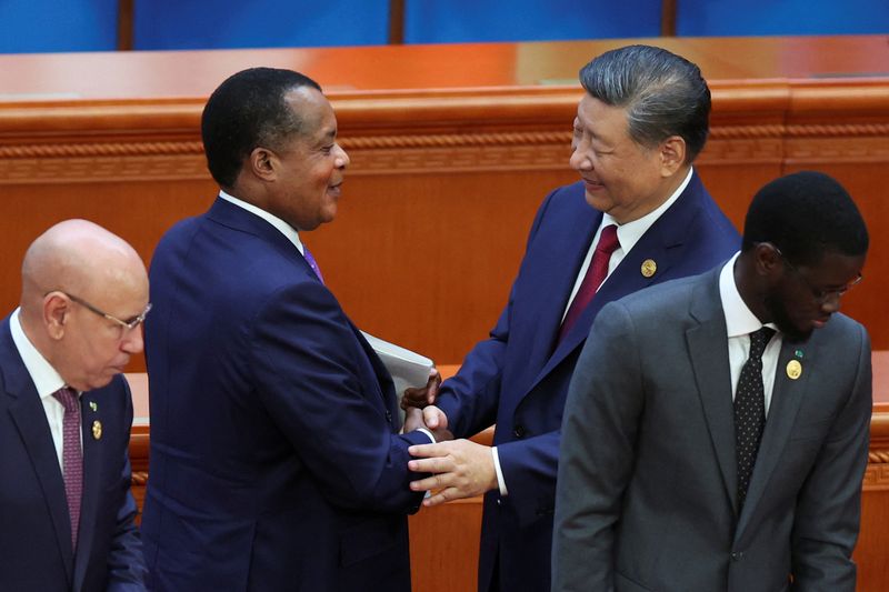 ©Reuters. President of the Republic of Congo Denis Sassou Nguesso and Chinese President Xi Jinping shake hands during the opening ceremony of the ninth summit of the Forum on China-Africa Cooperation (FOCAC), at the Great Hall of the People in Beijing, China, 5 September 2024. REUTERS/Florence Lo