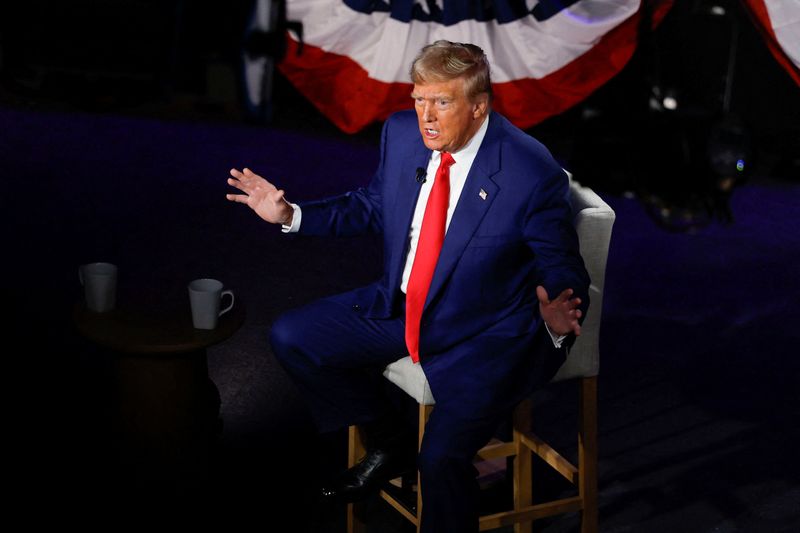 &copy; Reuters. Republican presidential nominee and former U.S. President Donald Trump speaks during a Fox News town hall hosted by Sean Hannity in Harrisburg, Pennsylvania, U.S. September 4, 2024.  REUTERS/Evelyn Hockstein/File Photo