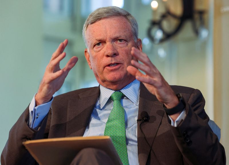 © Reuters. FILE PHOTO: Former VISA chairman and CEO Alfred Kelly Jr. speaks during the Boston College Executive Club luncheon in Boston, Massachusetts, U.S., May 22, 2024. REUTERS/Mark Stockwell/File Photo