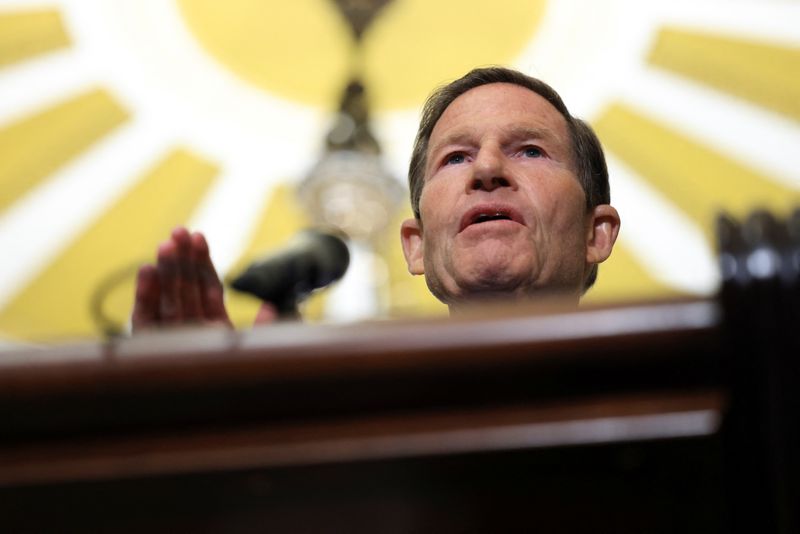 &copy; Reuters. FILE PHOTO: U.S. Senator Richard Blumenthal (D-CT) speaks to reporters following the weekly Senate caucus luncheons on Capitol Hill in Washington, U.S., July 30, 2024. REUTERS/Kevin Mohatt/File Photo