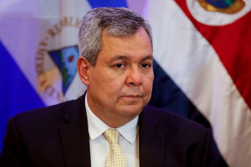 © Reuters. FILE PHOTO: The Executive President of the Central American Bank for Economic Integration (BCABE), Dante Mossi, attends a press conference in San Salvador, El Salvador, March 18, 2022. REUTERS/Jose Cabezas/File Photo