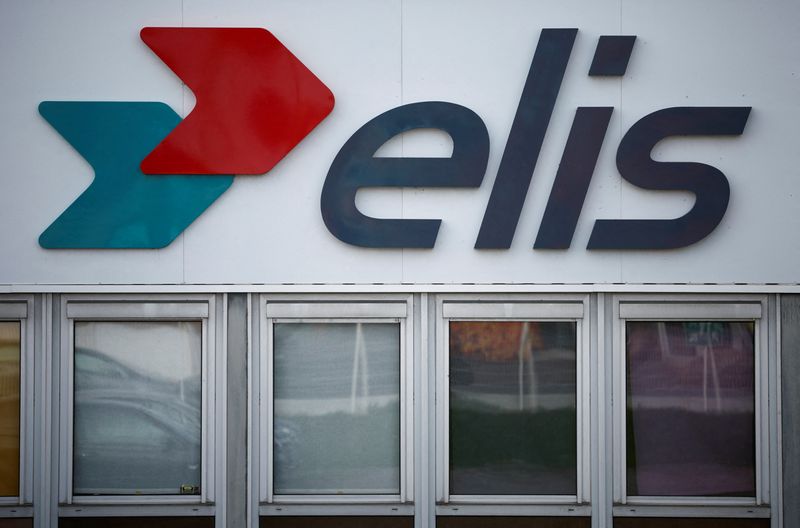 &copy; Reuters. FILE PHOTO: The logo of Elis is seen outside a company building in Reze near Nantes, France, March 7, 2024. REUTERS/Stephane Mahe/File Photo