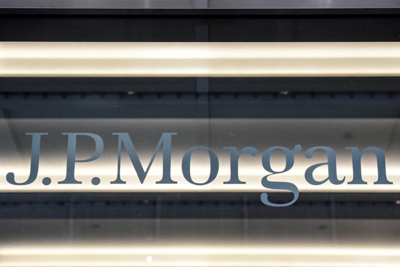 © Reuters. FILE PHOTO: A J.P. Morgan logo is seen in New York City, U.S. January 10, 2017. REUTERS/Stephanie Keith/File Photo