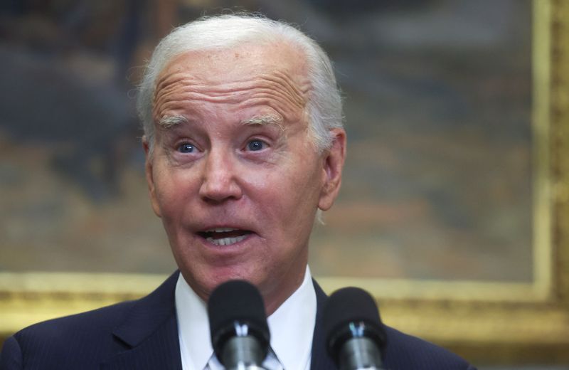 © Reuters. FILE PHOTO: U.S. President Joe Biden speaks about his plans for continued student debt relief after a U.S. Supreme Court decision blocking his plan to cancel $430 billion in student loan debt, at the White House in Washington, U.S. June 30, 2023. REUTERS/Leah Millis/File Photo