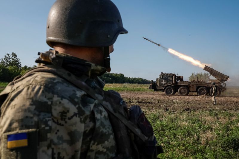 © Reuters. FILE PHOTO: Ukrainian service members of the 110th Colonel-General Marko Bezruchko Separate Mechanized Brigade fire an RM-70 Vampire multiple launch rocket system towards Russian troops, amid Russia's attack on Ukraine, at a position near a front line in Donetsk region, Ukraine June 30, 2024. REUTERS/Alina Smutko/File Photo